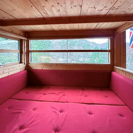 3 Bedroom Cozy In Tjorhom