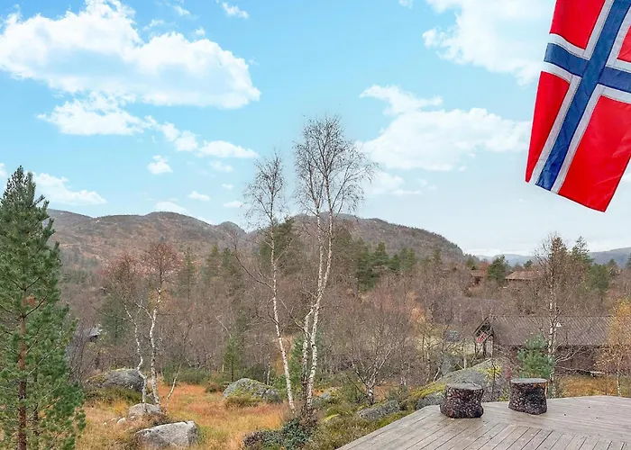 3 Bedroom Cozy In Tjørhom