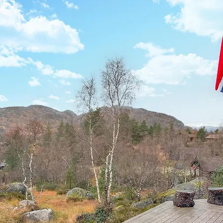 3 Bedroom Cozy In Tjorhom