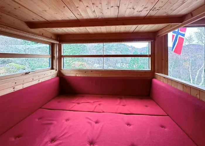 3 Bedroom Cozy In Tjorhom